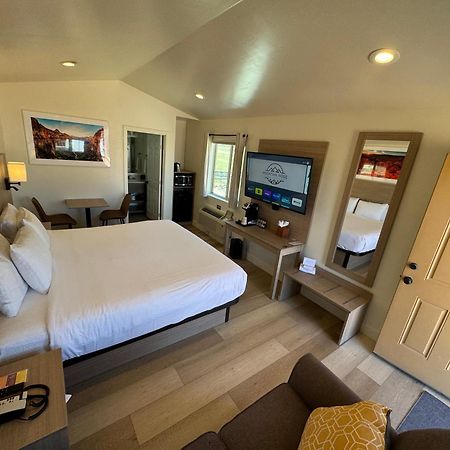Mountain Ridge Cabins & Lodging Between Bryce And Zion National Park แฮทช์ ภายนอก รูปภาพ