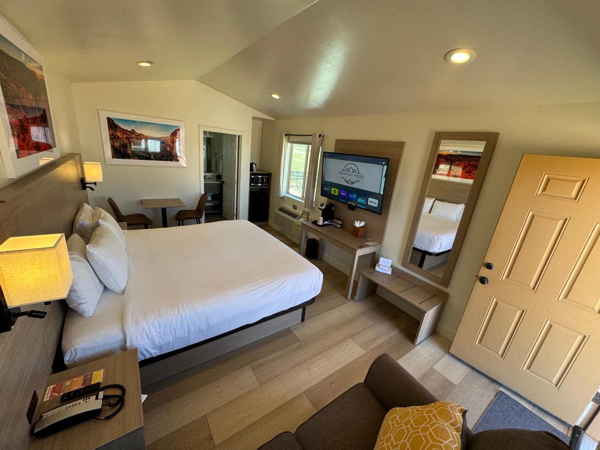 Mountain Ridge Cabins & Lodging Between Bryce And Zion National Park แฮทช์ ภายนอก รูปภาพ