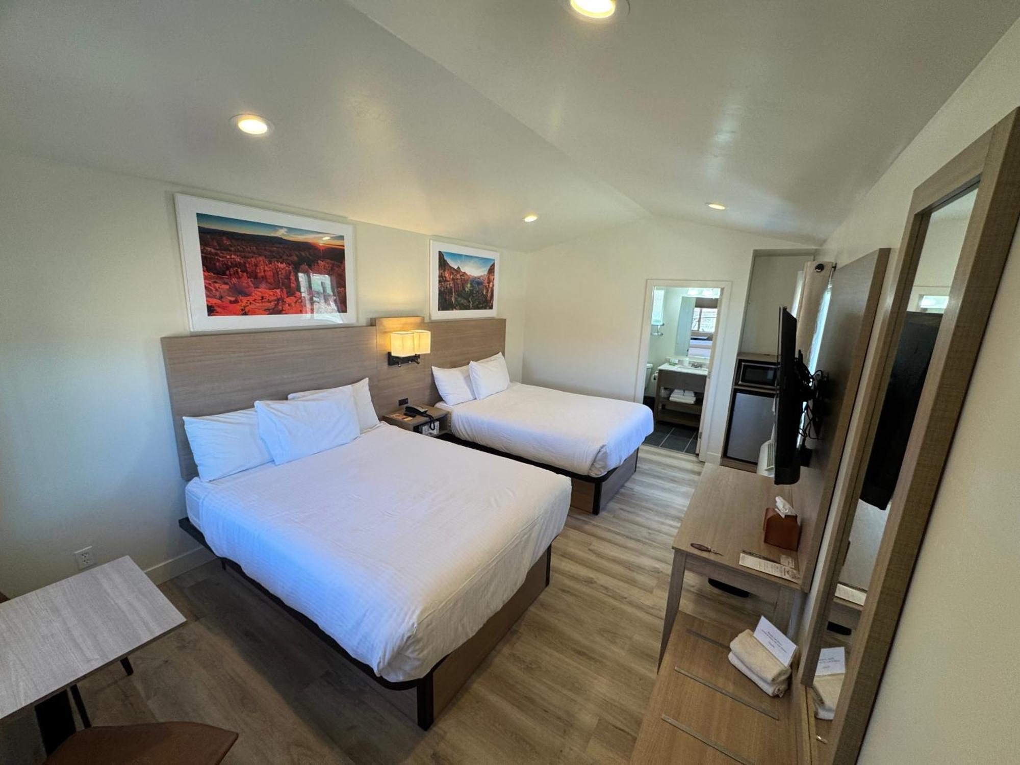Mountain Ridge Cabins & Lodging Between Bryce And Zion National Park แฮทช์ ภายนอก รูปภาพ